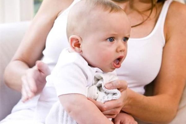 Trẻ sơ sinh 3 - 4 tháng tuổi bị ho là bệnh gì?